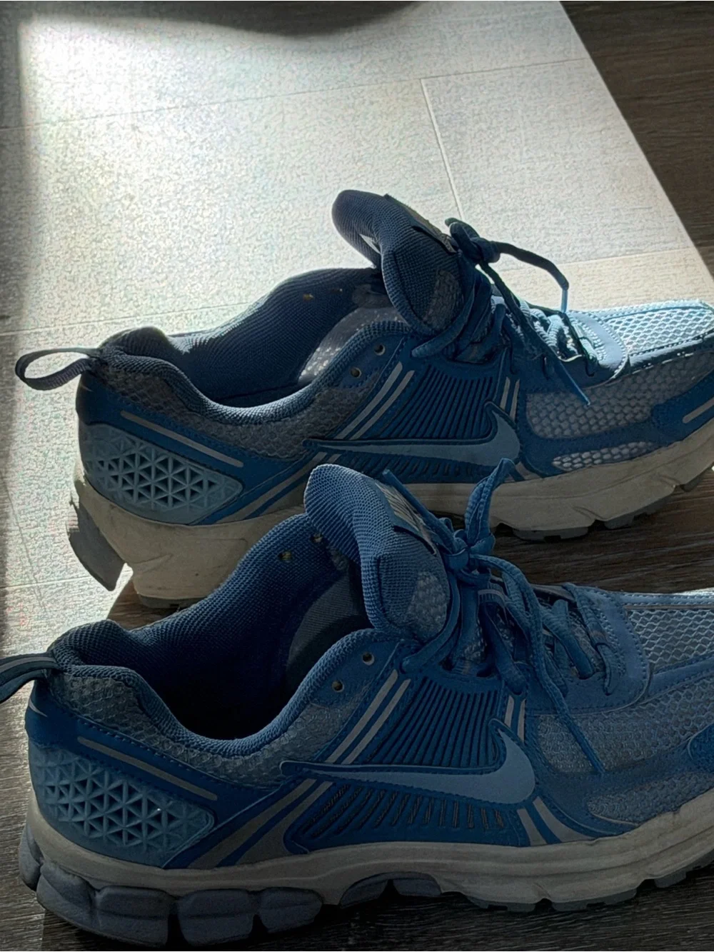Nike Vomero 5 Big Kids' Shoes size7Y